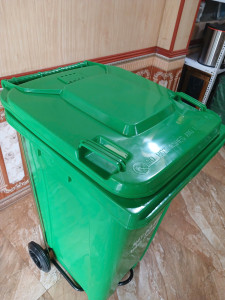 Thùng rác nhựa HDPE có bàn đạp 240L thumb