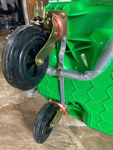 Thùng rác đạp chân 660L HDPE có bánh xe. thumb