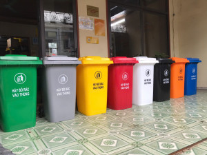 Màu thùng đựng các loại chất thải