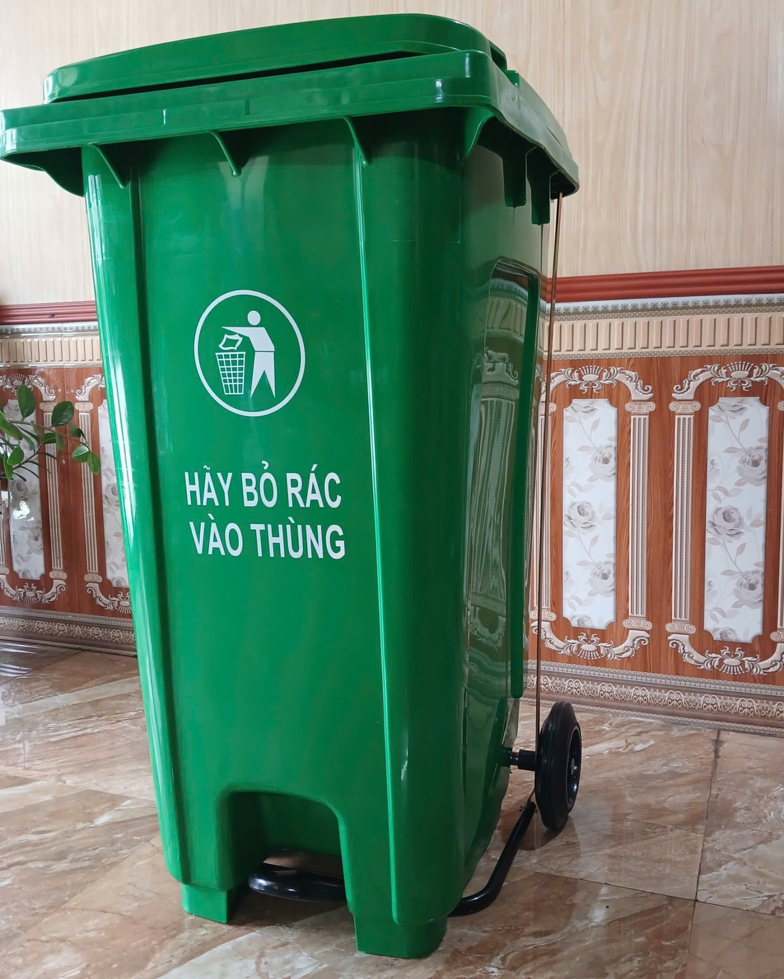 Thùng rác đạp chân nhựa HDPE 240L