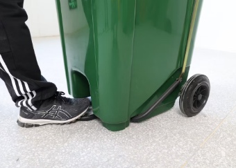 Thùng rác nhựa HDPE có bàn đạp 240L