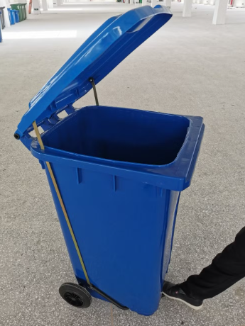 Thùng rác nhựa HDPE có bàn đạp 240L