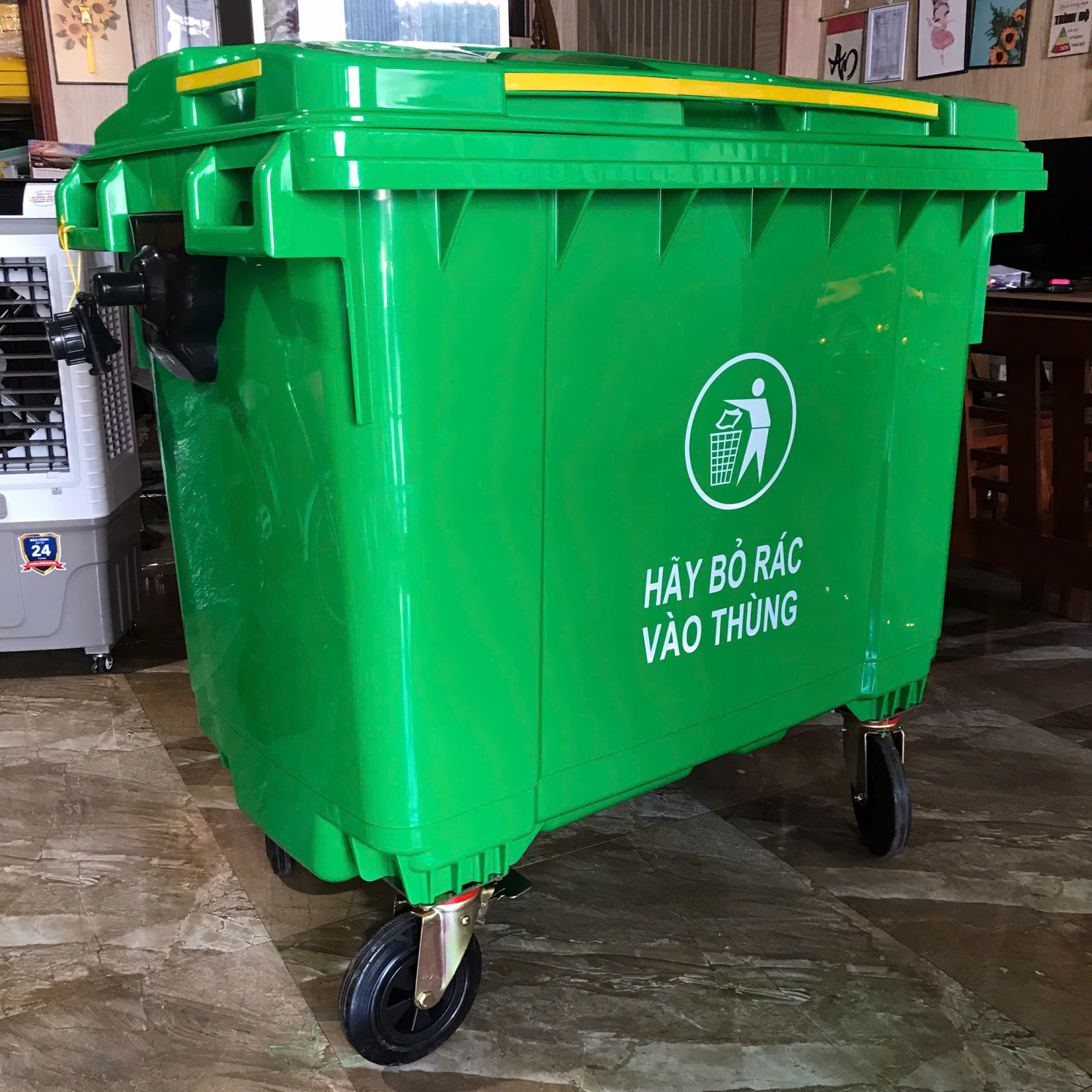 Thùng rác nhựa 660L