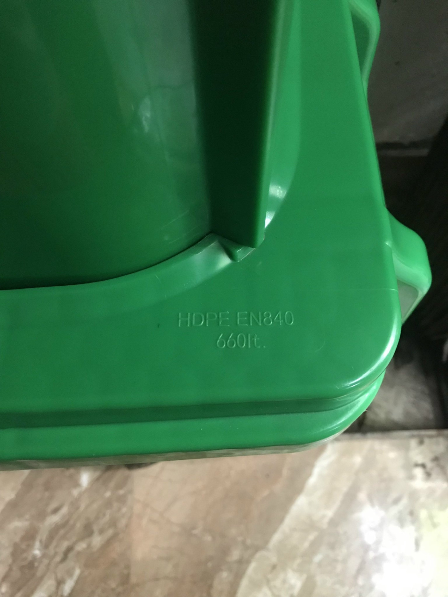 Thùng rác nhựa 660L