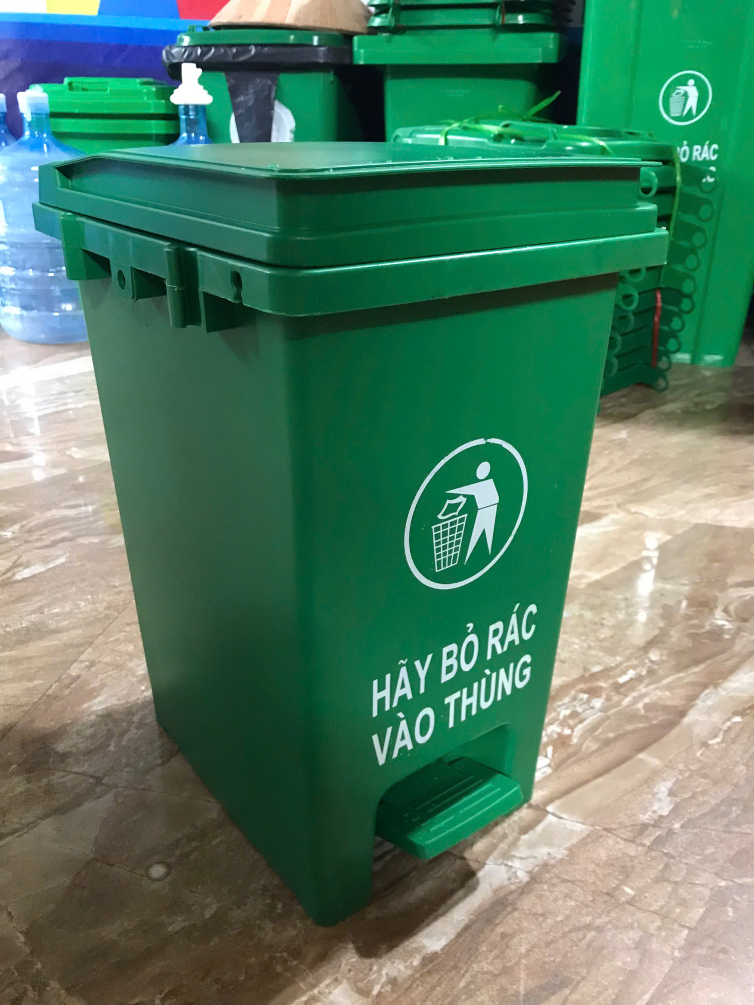 Thùng rác nhựa 20 lít đạp chân.