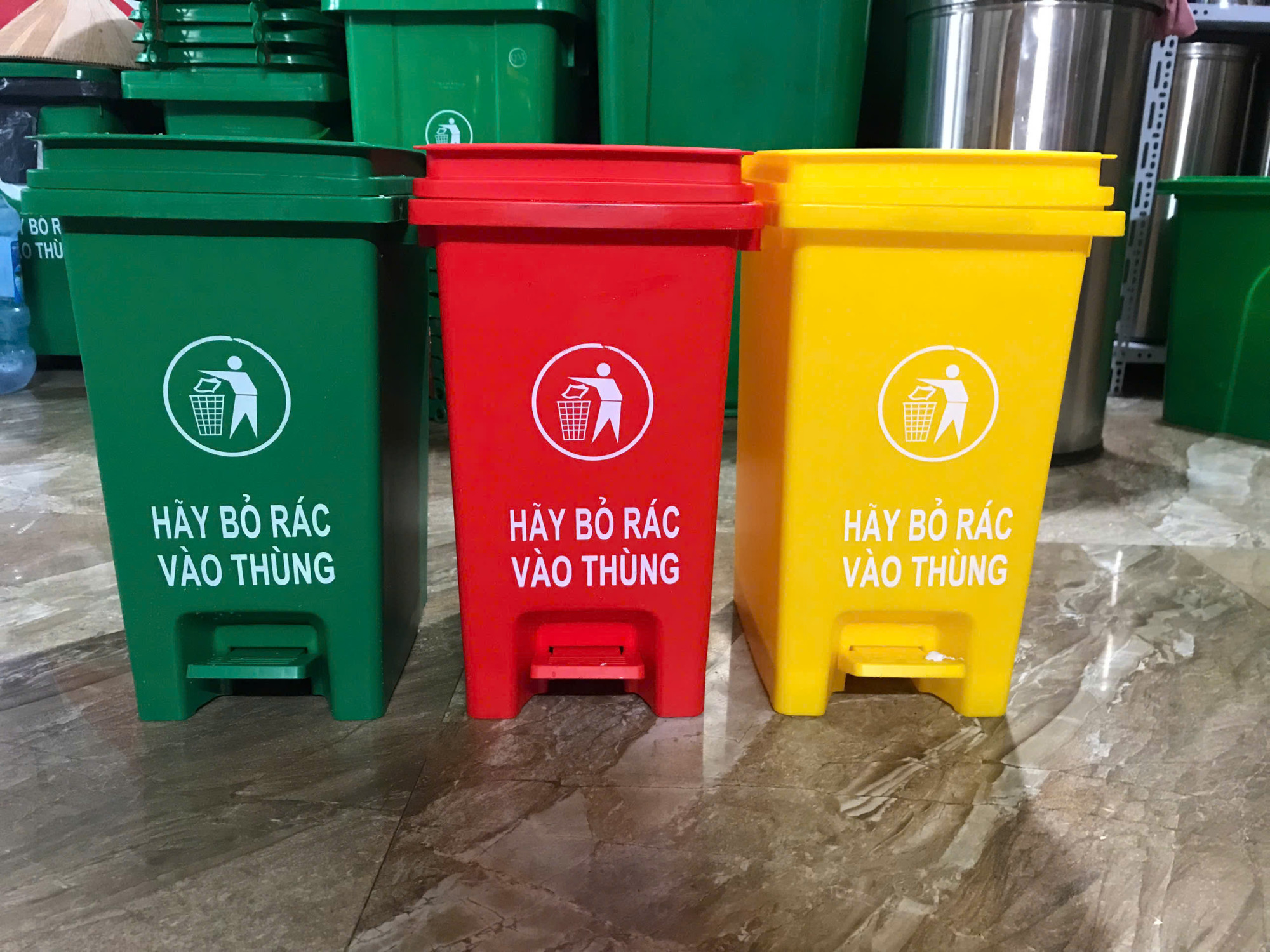 Thùng rác nhựa 20 lít đạp chân.