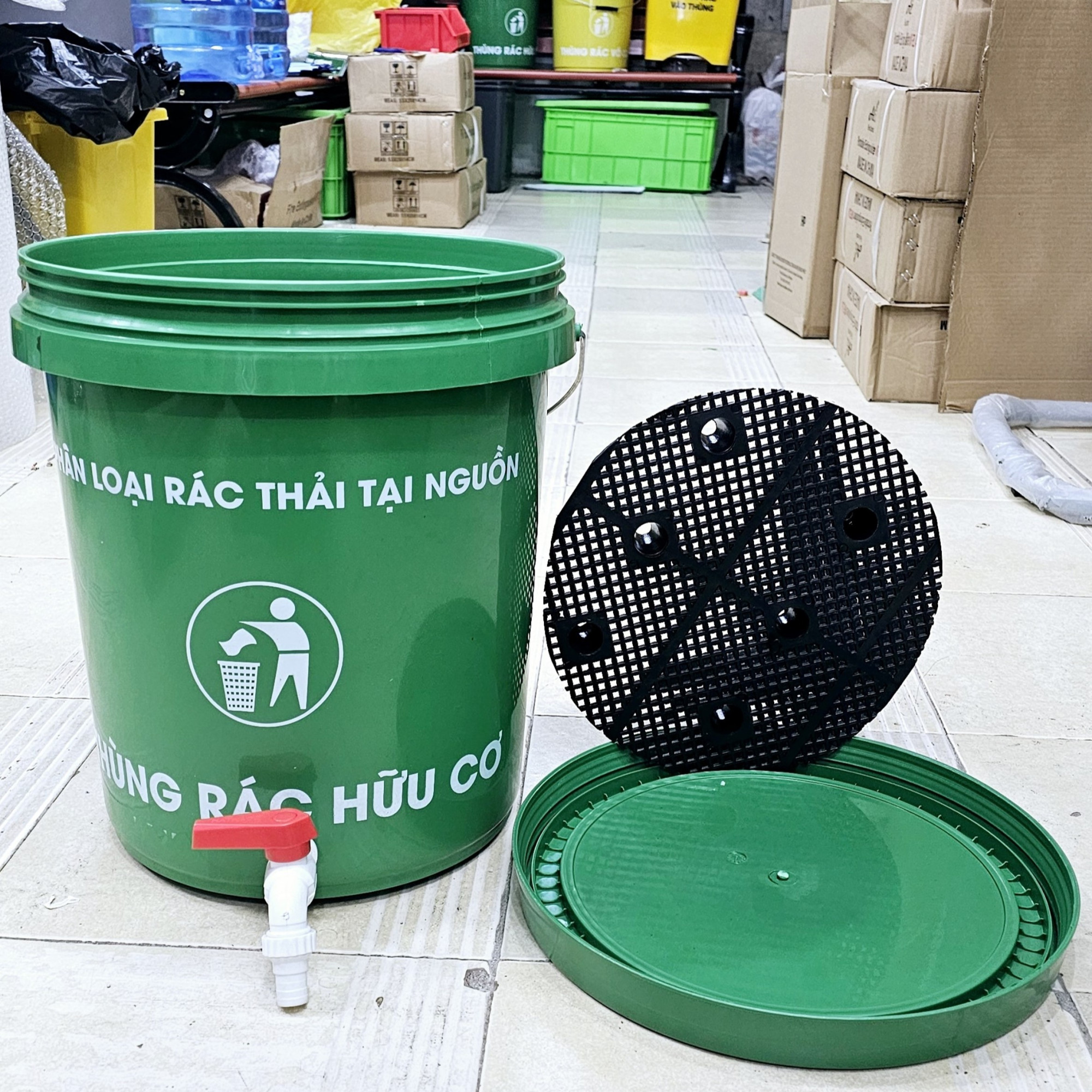 Chọn thùng đựng hợp lý khi làm phân hữu cơ tại nhà